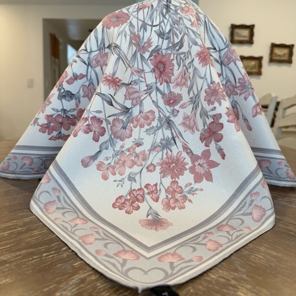 Authentic Jim Thompson Scarf - Picture 3 of 7